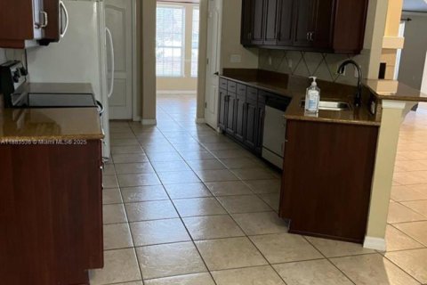 Снять в аренду виллу или дом в Палм-Кост, Флорида 4 спальни, 223.34м2, № 1929931 - фото 2