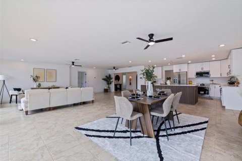 House in Madeira Beach, Florida 3 bedrooms, 209.31 sq.m. № 1888503 - photo 19