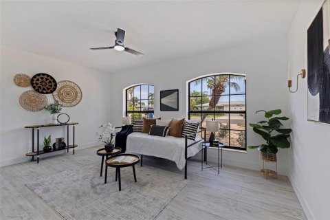 House in Madeira Beach, Florida 3 bedrooms, 209.31 sq.m. № 1888503 - photo 30