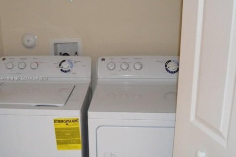 Townhouse in Homestead, Florida 3 bedrooms, 147.44 sq.m. № 2044731 - photo 7