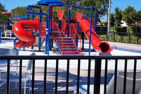 Townhouse in Homestead, Florida 3 bedrooms, 147.44 sq.m. № 2044731 - photo 11