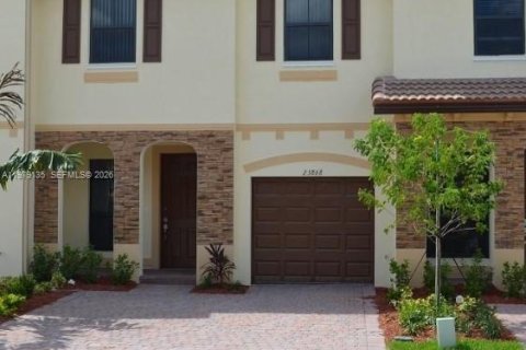 Townhouse in Homestead, Florida 3 bedrooms, 147.44 sq.m. № 2044731 - photo 1