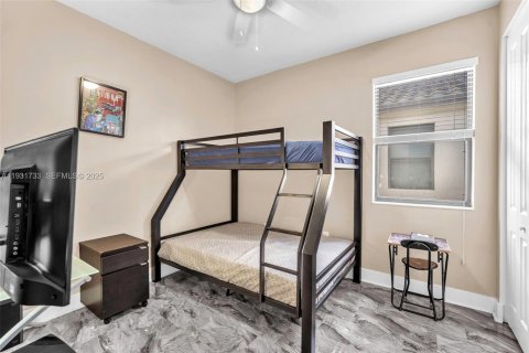 Casa en alquiler en Hialeah, Florida, 5 dormitorios, 226.31 m2 № 1991278 - foto 13