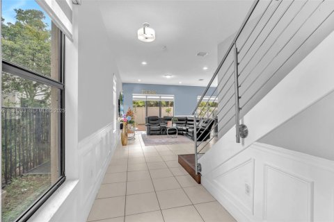 Casa en alquiler en Hialeah, Florida, 5 dormitorios, 226.31 m2 № 1991278 - foto 8