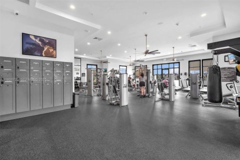 Casa en alquiler en Hialeah, Florida, 5 dormitorios, 226.31 m2 № 1991278 - foto 29