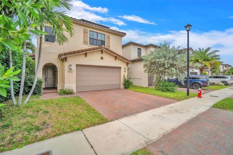 Casa en alquiler en Hialeah, Florida, 5 dormitorios, 226.31 m2 № 1991278 - foto 22