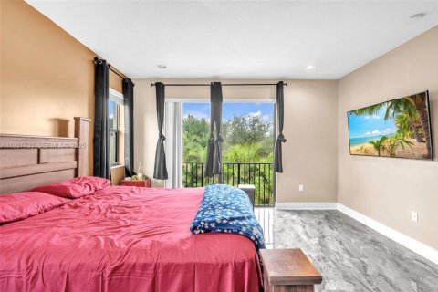 Casa en alquiler en Hialeah, Florida, 5 dormitorios, 226.31 m2 № 1991278 - foto 16