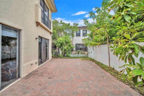 Casa en alquiler en Hialeah, Florida, 5 dormitorios, 226.31 m2 № 1991278 - foto 24