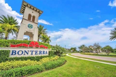 Casa en alquiler en Hialeah, Florida, 5 dormitorios, 226.31 m2 № 1991278 - foto 30