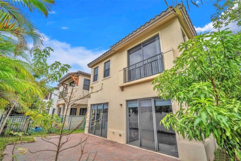 Casa en alquiler en Hialeah, Florida, 5 dormitorios, 226.31 m2 № 1991278 - foto 23