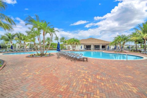 Casa en alquiler en Hialeah, Florida, 5 dormitorios, 226.31 m2 № 1991278 - foto 28