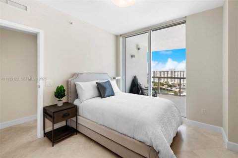 Снять в аренду кондоминиум в Майами-Бич, Флорида 3 спальни, 140м2, № 2035031 - фото 15