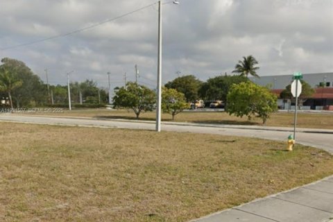 Купить земельный участок в Дирфилд-Бич, Флорида № 1990130 - фото 3