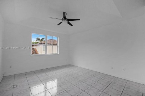 House in Doral, Florida 3 bedrooms, 186.45 sq.m. № 1964179 - photo 20