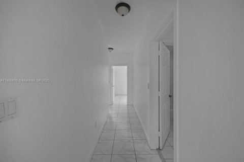 House in Doral, Florida 3 bedrooms, 186.45 sq.m. № 1964179 - photo 27