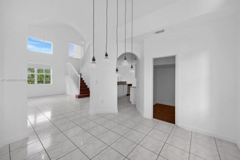 House in Doral, Florida 3 bedrooms, 186.45 sq.m. № 1964179 - photo 11