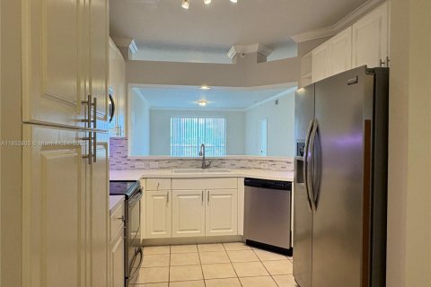 Снять в аренду кондоминиум в Дорал, Флорида 2 спальни, 157.93м2, № 1867356 - фото 2