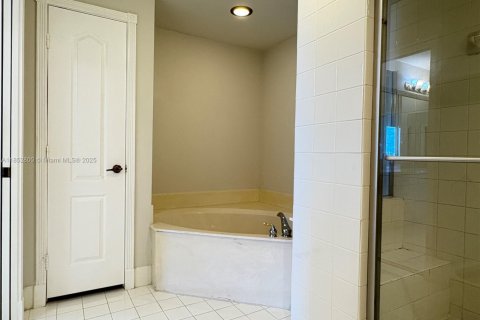 Снять в аренду кондоминиум в Дорал, Флорида 2 спальни, 157.93м2, № 1867356 - фото 18