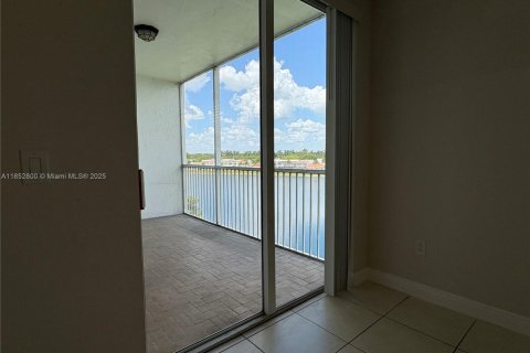 Снять в аренду кондоминиум в Дорал, Флорида 2 спальни, 157.93м2, № 1867356 - фото 14