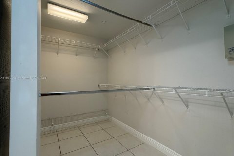 Снять в аренду кондоминиум в Дорал, Флорида 2 спальни, 157.93м2, № 1867356 - фото 20