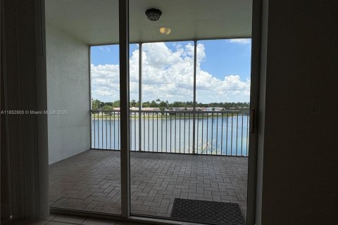 Снять в аренду кондоминиум в Дорал, Флорида 2 спальни, 157.93м2, № 1867356 - фото 10