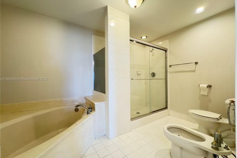 Снять в аренду кондоминиум в Дорал, Флорида 2 спальни, 157.93м2, № 1867356 - фото 17