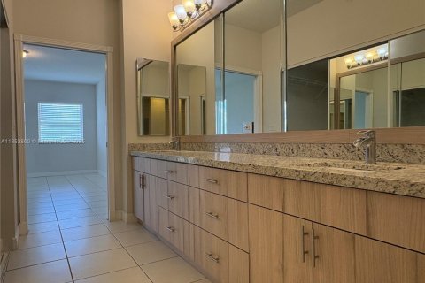 Снять в аренду кондоминиум в Дорал, Флорида 2 спальни, 157.93м2, № 1867356 - фото 19