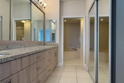 Снять в аренду кондоминиум в Дорал, Флорида 2 спальни, 157.93м2, № 1867356 - фото 16