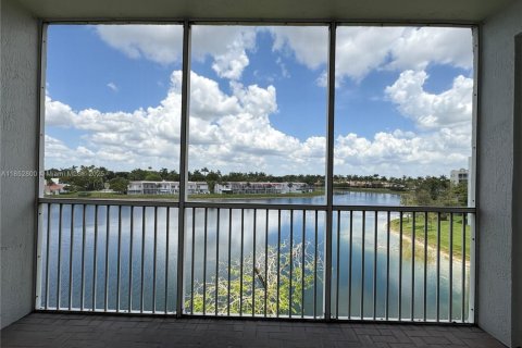 Снять в аренду кондоминиум в Дорал, Флорида 2 спальни, 157.93м2, № 1867356 - фото 11