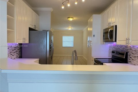 Снять в аренду кондоминиум в Дорал, Флорида 2 спальни, 157.93м2, № 1867356 - фото 4