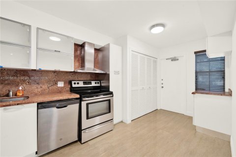 Condominio en venta en Pompano Beach, Florida, 3 dormitorios, 134.15 m2 № 1801012 - foto 12