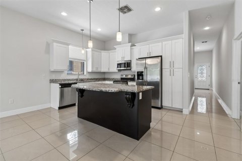 Villa ou maison à louer à Tampa, Floride: 3 chambres, 139.82 m2 № 2102137 - photo 13