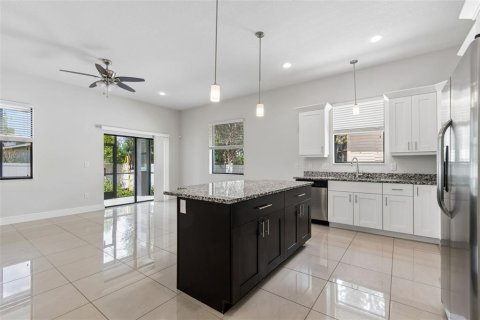 Villa ou maison à louer à Tampa, Floride: 3 chambres, 139.82 m2 № 2102137 - photo 12
