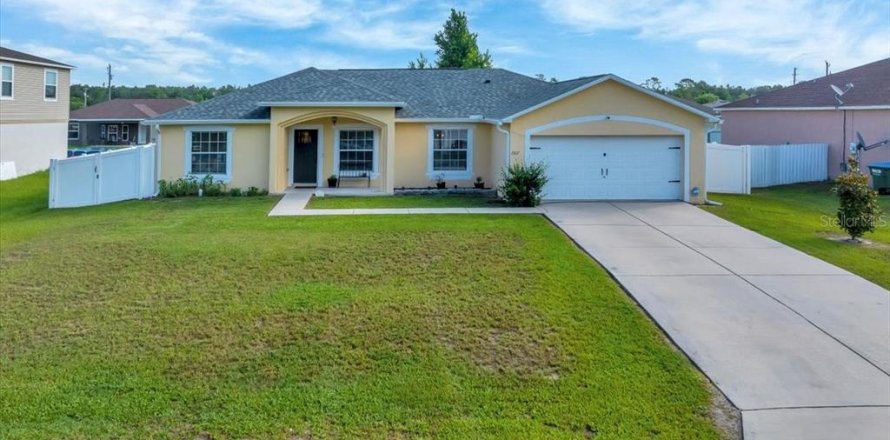 Casa en Ocala, Florida 3 dormitorios, 165.37 m2 № 1786740