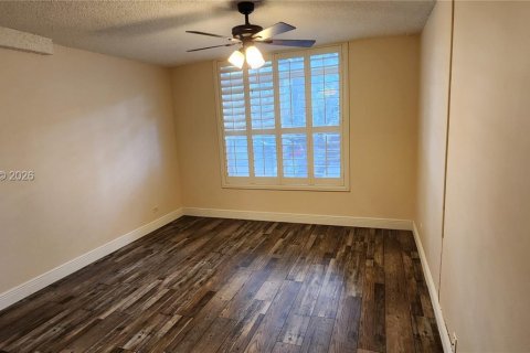 Снять в аренду кондоминиум в Лодерхилл, Флорида 1 спальня, 74.32м2, № 1999806 - фото 11