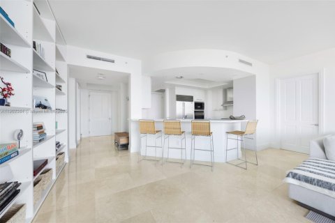 Condo in Bal Harbour, Florida, 2 bedrooms  № 1953780 - photo 5