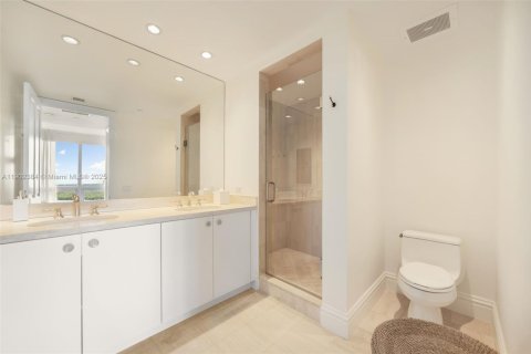 Condo in Bal Harbour, Florida, 2 bedrooms  № 1953780 - photo 13
