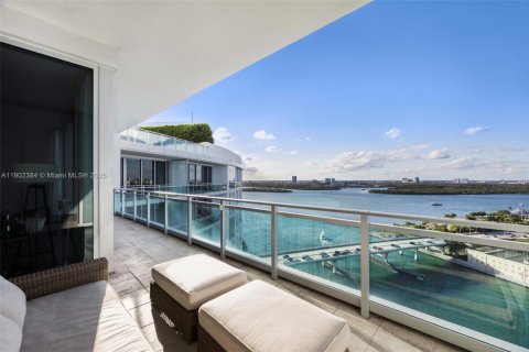 Condo in Bal Harbour, Florida, 2 bedrooms  № 1953780 - photo 16