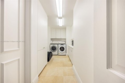 Condo in Bal Harbour, Florida, 2 bedrooms  № 1953780 - photo 15