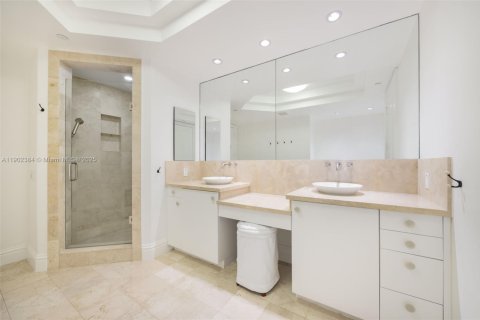 Condo in Bal Harbour, Florida, 2 bedrooms  № 1953780 - photo 12