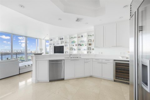 Condo in Bal Harbour, Florida, 2 bedrooms  № 1953780 - photo 6