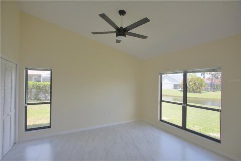 House in Sarasota, Florida 4 bedrooms, 217.48 sq.m. № 2106460 - photo 9