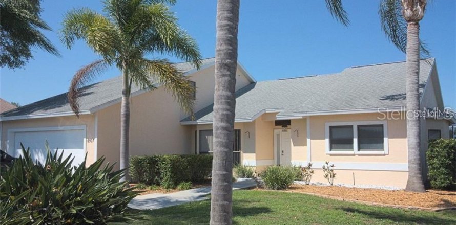 House in Sarasota, Florida 4 bedrooms, 217.48 sq.m. № 2106460