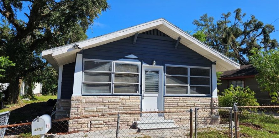 Villa ou maison à Tampa, Floride 3 chambres, 135.82 m2 № 2427403