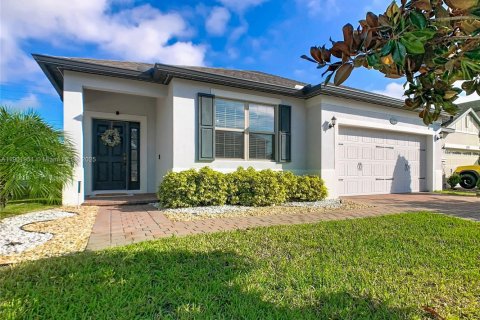 House in Saint Cloud, Florida 4 bedrooms № 1953791 - photo 2