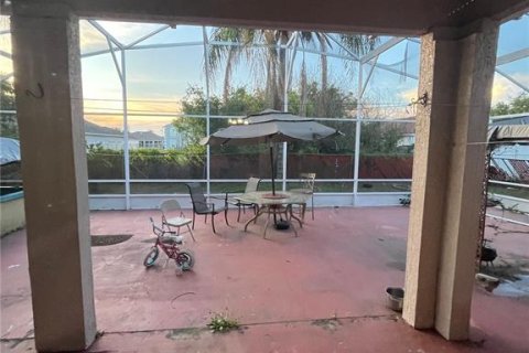 Casa en venta en Kissimmee, Florida, 5 dormitorios, 213.68 m2 № 2232346 - foto 10