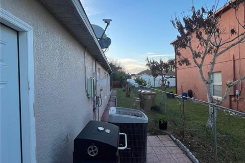 Casa en venta en Kissimmee, Florida, 5 dormitorios, 213.68 m2 № 2232346 - foto 12