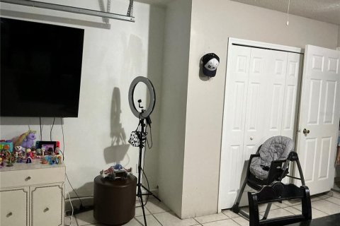 Casa en venta en Kissimmee, Florida, 5 dormitorios, 213.68 m2 № 2232346 - foto 17