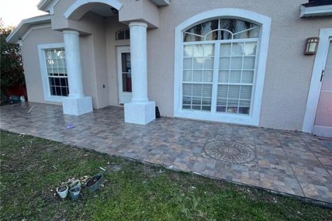 Casa en venta en Kissimmee, Florida, 5 dormitorios, 213.68 m2 № 2232346 - foto 3
