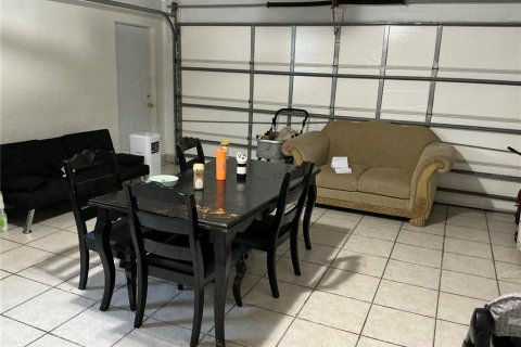 Casa en venta en Kissimmee, Florida, 5 dormitorios, 213.68 m2 № 2232346 - foto 13